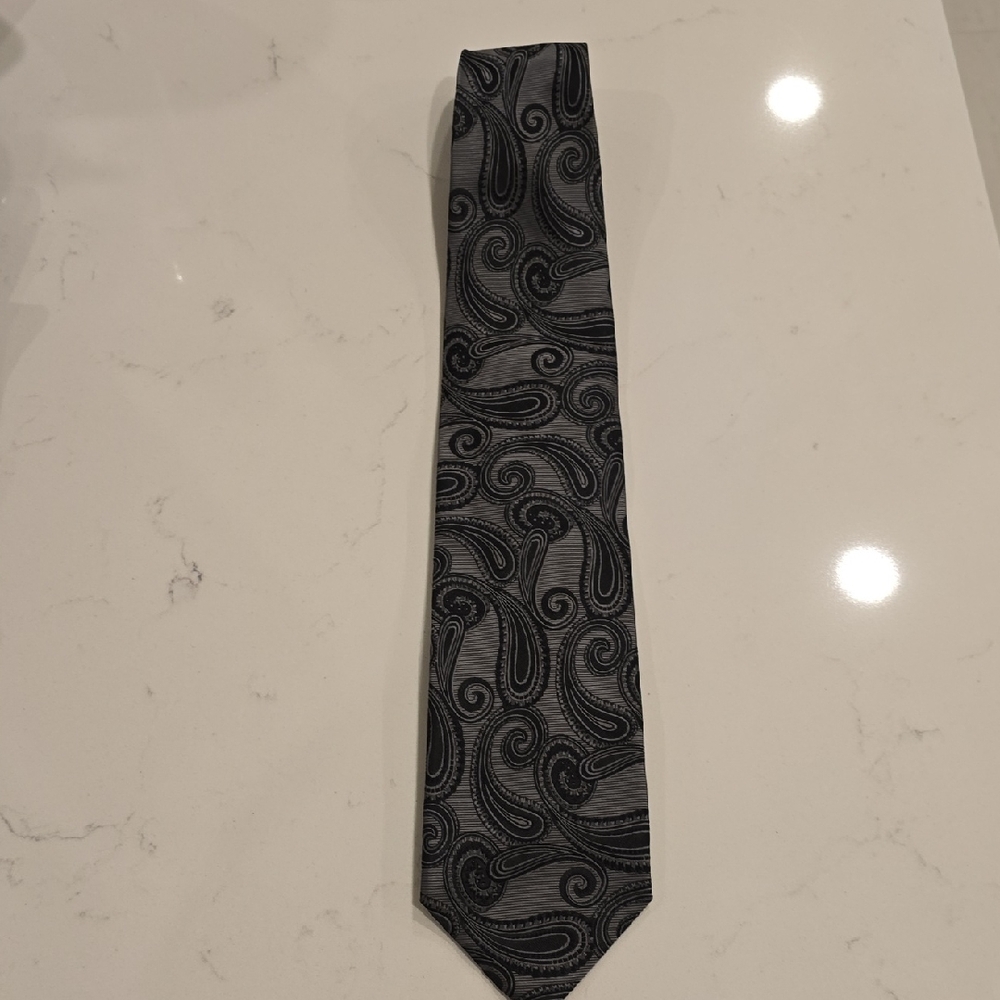 Sophisticated Paisley Men's Tie in Black and Gray